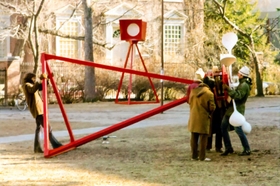 ハーバード大学の学生たちと共同制作した作品の設置作業 ハーバード大学の学生たちと共同制作した作品の設置作業