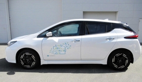 さんだゼロカーボンシティのロゴマークをあしらった市長公用車=三田市役所(三田市提供) さんだゼロカーボンシティのロゴマークをあしらった市長公用車=三田市役所(三田市提供)