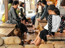 ユニークなBGMが流れる足湯 ユニークなBGMが流れる足湯