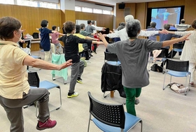 昨年度に三田市内で開かれたコグニケアの教室(提供) 昨年度に三田市内で開かれたコグニケアの教室(提供)