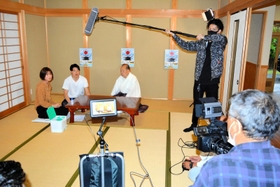 宍粟市の住民らによる自主製作映画「山間のあかり」の撮影=庭田神社 宍粟市の住民らによる自主製作映画「山間のあかり」の撮影=庭田神社