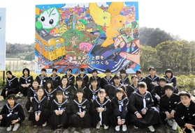 JR上郡駅の利用促進に向け、上郡中の美術部が完成させた看板(提供) JR上郡駅の利用促進に向け、上郡中の美術部が完成させた看板(提供)