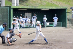 昨年開かれた中播地区中学総体の代替大会。選手はベンチでマスクを着用した=昨年8月、市川町内 昨年開かれた中播地区中学総体の代替大会。選手はベンチでマスクを着用した=昨年8月、市川町内