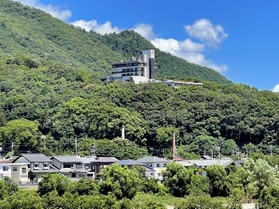 4月から喫茶のみの暫定営業となっている国民宿舎「赤とんぼ荘」=たつの市龍野町日山 4月から喫茶のみの暫定営業となっている国民宿舎「赤とんぼ荘」=たつの市龍野町日山