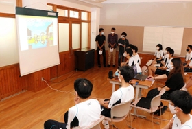 出身国のベトナムやミャンマー、バングラデシュについて紹介する学生たち=佐用日本語学校 出身国のベトナムやミャンマー、バングラデシュについて紹介する学生たち=佐用日本語学校