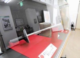 1964年東京五輪のトーチなどを展示したミニ企画展=上郡町郷土資料館 1964年東京五輪のトーチなどを展示したミニ企画展=上郡町郷土資料館