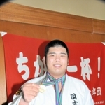 全国中学校体育大会の柔道男子団体で、山本由聖(ゆうせい)さん(15)=兵庫県赤穂市出身=が主将を務める国士舘(東京)が5年ぶり15度目の優勝を果たした。大将に選ばれ、全6試合を一本勝ち。個人戦も3位に入った。古里で恩師らに結果を報告し「これまでの努力が報われた」と喜びに浸った。