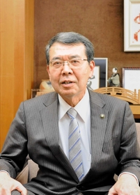 赤穂市の牟礼正稔市長。初当選から3年を迎えた=赤穂市役所 赤穂市の牟礼正稔市長。初当選から3年を迎えた=赤穂市役所