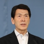 民間企業での都市開発の経験をアピールする中川暢三氏=神戸市中央区