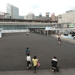 計画が遅れ、イベント会場になっているJR三ノ宮駅ビルの建設予定地=神戸市中央区雲井通8(撮影・長嶺麻子)