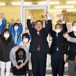4月の朝来市長選では投票終了直後の「ゼロ当確」が打たれた=4月25日夜、朝来市和田山町