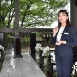 「LGBTウエディング」をPRしているザ・ヒルサイド神戸の足立奈穂さん=神戸市灘区六甲台町