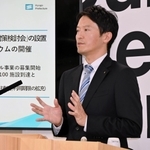 元西播磨県民局長が作成した批判文書を巡る問題について、定例会見で記者の質問に答える斉藤元彦知事=兵庫県庁