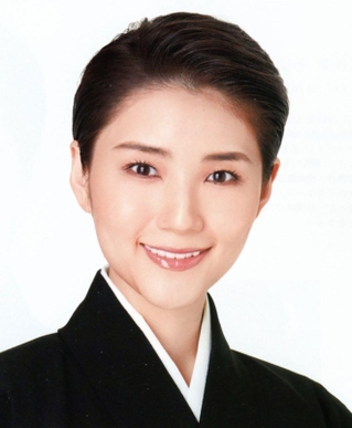 芹香斗亜さん
