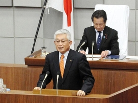 来春に住民投票条例の制定を目指す方針を表明した明石市の泉房穂市長=20日午後、明石市議会 来春に住民投票条例の制定を目指す方針を表明した明石市の泉房穂市長=20日午後、明石市議会