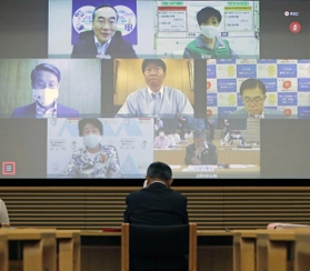 テレビ会議方式で行われた全国知事会=19日、東京都千代田区 テレビ会議方式で行われた全国知事会=19日、東京都千代田区