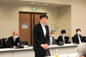 国の2021年度予算編成に対する神戸市の要望を説明する久元喜造市長=東京都千代田区 国の2021年度予算編成に対する神戸市の要望を説明する久元喜造市長=東京都千代田区