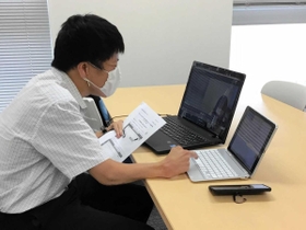 ICT機器の使い方についてネットで相談を受ける兵庫県視覚障害者福祉協会のスタッフ(同協会提供) ICT機器の使い方についてネットで相談を受ける兵庫県視覚障害者福祉協会のスタッフ(同協会提供)