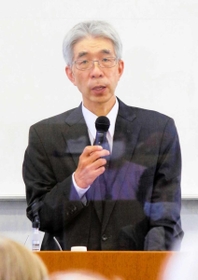講演する川森博司教授=神戸市中央区中山手通2、神戸女子大教育センター 講演する川森博司教授=神戸市中央区中山手通2、神戸女子大教育センター