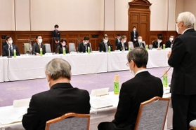 共通課題について意見交換する兵庫県と神戸市の幹部ら=兵庫県公館 共通課題について意見交換する兵庫県と神戸市の幹部ら=兵庫県公館