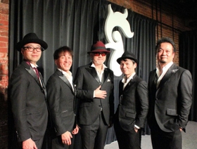 神戸で生まれ、地元でのライブにもこだわってきた「チキンガーリックステーキ」。(左から)渡辺敦さん、前澤弘明さん、川上伸也さん、濱田康裕さん、長谷川真一さん=神戸市中央区東川崎町1、「神戸煉瓦倉庫・K-wave」 神戸で生まれ、地元でのライブにもこだわってきた「チキンガーリックステーキ」。(左から)渡辺敦さん、前澤弘明さん、川上伸也さん、濱田康裕さん、長谷川真一さん=神戸市中央区東川崎町1、「神戸煉瓦倉庫・K-wave」
