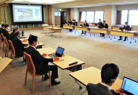 緊急事態宣言を受けて開かれた神戸市の本部員会議=神戸市役所 緊急事態宣言を受けて開かれた神戸市の本部員会議=神戸市役所