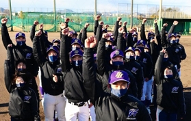 初の甲子園出場決定を喜ぶ東播磨ナイン=1月29日午後、兵庫県稲美町中一色(撮影・中西幸大) 初の甲子園出場決定を喜ぶ東播磨ナイン=1月29日午後、兵庫県稲美町中一色(撮影・中西幸大)