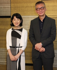 「咲和子がなかなか抜けないので次作はまだ考えられない」という吉永小百合(左)。成島監督はコロナ禍で芸術を取り巻く厳しい状況に触れ「早く安心して映画を楽しめる環境が戻るといいですね」=大阪市内(撮影・三津山朋彦) 「咲和子がなかなか抜けないので次作はまだ考えられない」という吉永小百合(左)。成島監督はコロナ禍で芸術を取り巻く厳しい状況に触れ「早く安心して映画を楽しめる環境が戻るといいですね」=大阪市内(撮影・三津山朋彦)