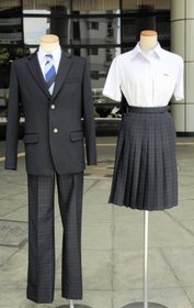 D案。「気軽に着ることができるカジュアルさや爽やかさ、清潔感を感じさせる」=神戸市中央区東川崎町1 D案。「気軽に着ることができるカジュアルさや爽やかさ、清潔感を感じさせる」=神戸市中央区東川崎町1