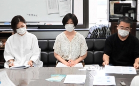 アンケート結果を発表し、通学支援制度の創設を訴える「インクルネット西宮」のメンバー=西宮市役所 アンケート結果を発表し、通学支援制度の創設を訴える「インクルネット西宮」のメンバー=西宮市役所