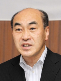 就任会見で抱負を語る福田敏行・神戸税関長=神戸市中央区新港町 就任会見で抱負を語る福田敏行・神戸税関長=神戸市中央区新港町