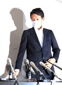 当選から一夜明けての会見に臨む斎藤元彦氏=7月19日、神戸市中央区布引町3(撮影・小林良多) 当選から一夜明けての会見に臨む斎藤元彦氏=7月19日、神戸市中央区布引町3(撮影・小林良多)