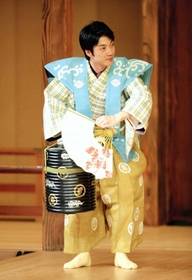 「千鳥」に出演する野村萬斎(撮影・政川慎治、県立芸術文化センター提供) 「千鳥」に出演する野村萬斎(撮影・政川慎治、県立芸術文化センター提供)