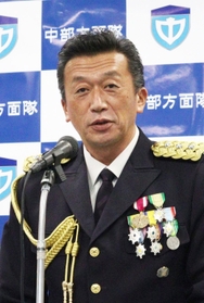 着任会見で記者の質問に答える堀井泰蔵中部方面総監=陸上自衛隊伊丹駐屯地 着任会見で記者の質問に答える堀井泰蔵中部方面総監=陸上自衛隊伊丹駐屯地