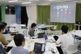 オンラインを活用して活発に議論する学生ら=神戸市灘区、神戸大学Vスクール オンラインを活用して活発に議論する学生ら=神戸市灘区、神戸大学Vスクール