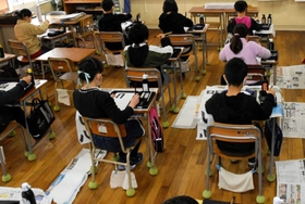 スタートしたばかりの3学期だが、感染急拡大の影響が学校現場に及んでいる=1月7日、神戸市内 スタートしたばかりの3学期だが、感染急拡大の影響が学校現場に及んでいる=1月7日、神戸市内