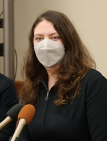 ウクライナ情勢や神戸で始めた生活について話すユリヤ・ゴルバチュクさん=12日午後、神戸市長田区三番町、国際語学学院(撮影・秋山亮太) ウクライナ情勢や神戸で始めた生活について話すユリヤ・ゴルバチュクさん=12日午後、神戸市長田区三番町、国際語学学院(撮影・秋山亮太)