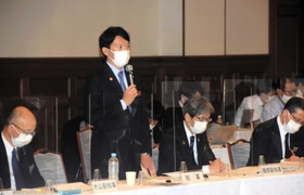 県・市町懇話会であいさつする斎藤元彦知事=兵庫県公館 県・市町懇話会であいさつする斎藤元彦知事=兵庫県公館