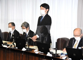 SDGs推進本部の初回会合であいさつする斎藤元彦知事=兵庫県庁 SDGs推進本部の初回会合であいさつする斎藤元彦知事=兵庫県庁