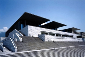 兵庫県立美術館=神戸市中央区脇浜海岸通1 兵庫県立美術館=神戸市中央区脇浜海岸通1