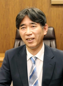 「医師の働き方改革も重要」と話す堀本仁士新会長=神戸市中央区橘通4、市医師会館 「医師の働き方改革も重要」と話す堀本仁士新会長=神戸市中央区橘通4、市医師会館