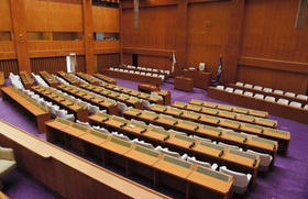 兵庫県議会の議場=2019年6月19日、神戸市中央区下山手通5 兵庫県議会の議場=2019年6月19日、神戸市中央区下山手通5