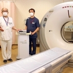 内視鏡を使わず病変を見つける新しいタイプの検査法「大腸CT検査」が、大腸がんの精密検査の受診率を向上させる選択肢として期待されている。CTで撮影したデータを画像処理し、大腸の内部を立体的に再現するため、肛門からカメラを入れる内視鏡検査と比べると、患者の負担感が少ないからだ。(小尾絵生)