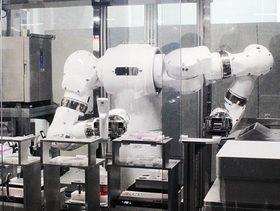 高度な細胞作製に成功したAIボットを組み合わせたシステム=神戸市中央区港島南町6、理研融合連携イノベーション推進棟 高度な細胞作製に成功したAIボットを組み合わせたシステム=神戸市中央区港島南町6、理研融合連携イノベーション推進棟