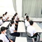 兵庫県内の中学、高校で太平洋戦争末期に沖縄県知事を務めた神戸市出身の島田叡(あきら)が、平和学習の教材として脚光を浴びている。民間人を含む20万人以上が犠牲になった戦場で、住民の生命を守ろうとした行動が平和の尊さを訴える。現地とのオンライン交流、修学旅行など教師らも多彩な手法を工夫する。(津谷治英)
