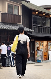 仕事終わりに有馬の街をくまなく歩く。お客さんに道やお店を聞かれることもあり、「きちんと答えられるようにと思って」=神戸市北区有馬町 仕事終わりに有馬の街をくまなく歩く。お客さんに道やお店を聞かれることもあり、「きちんと答えられるようにと思って」=神戸市北区有馬町