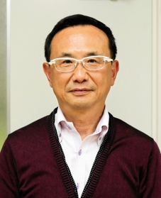 スポーツと体罰の関係について詳しい兵庫教育大学大学院の森田啓之教授=加東市下久米の同校