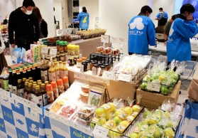洲本市の名物をそろえた物産展=東京都千代田区 洲本市の名物をそろえた物産展=東京都千代田区