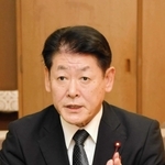 地方自治体の首長と議員は、ともに選挙を通じて有権者から選ばれる。いずれも民意を反映していることから「二元代表制」と呼ばれ、意見が異なれば議論を重ねて着地点を見いだすのが本来の姿だ。しかし、兵庫県の明石市政では互いに対立を深めている。議会を代表する榎本和夫議長に主張を聞いた。(統一選取材班)