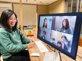 オンライン定例会でアトツギ仲間に近況を報告する小野未花子さん=市川町近平 オンライン定例会でアトツギ仲間に近況を報告する小野未花子さん=市川町近平